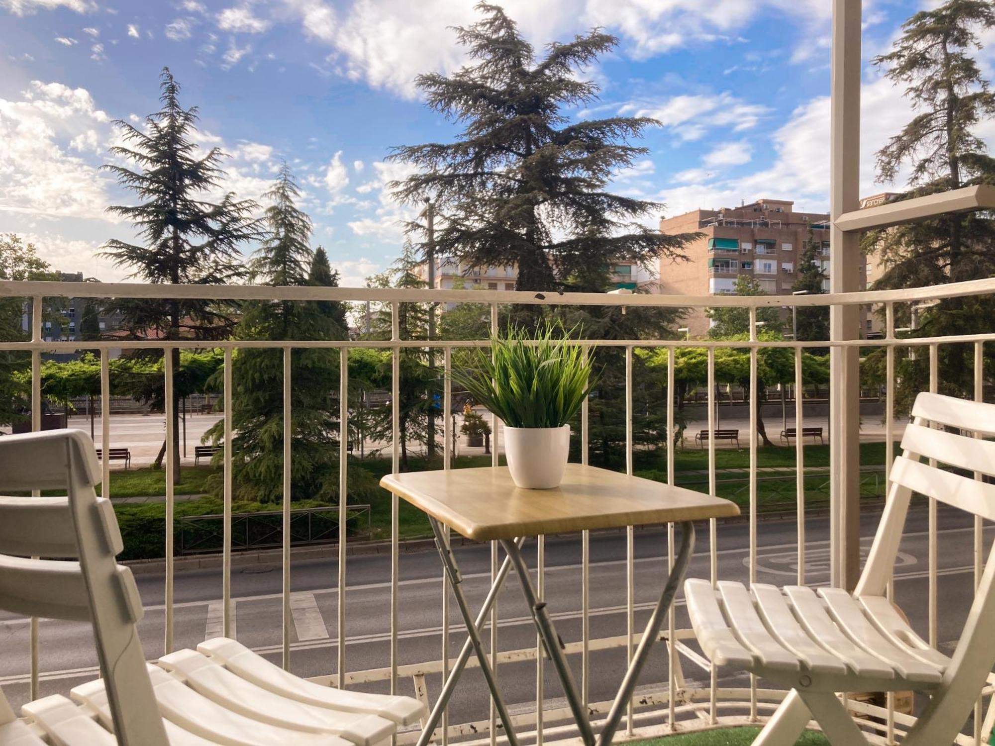 Luninoso Y Practico Apartamento En El Centro Con Amplio Parking Incluido Granada Exterior foto